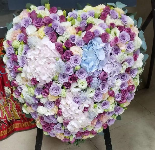 心形花牌#H39|白事花牌|帛事花籃・帛事花牌 即日送達|香港帛事花店