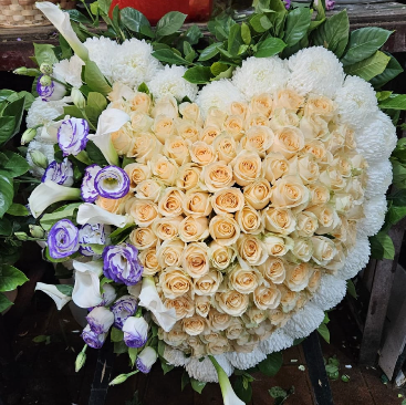 心形花牌#H1｜白事花牌｜帛事花籃・帛事花牌 即日送達｜香港帛事花店