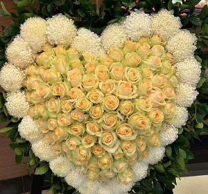 心形花牌#H19｜白事花牌｜帛事花籃・帛事花牌 即日送達｜香港帛事花店